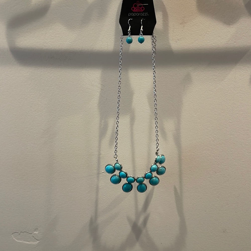 Paparazzi, mid length necklace with drop earrings